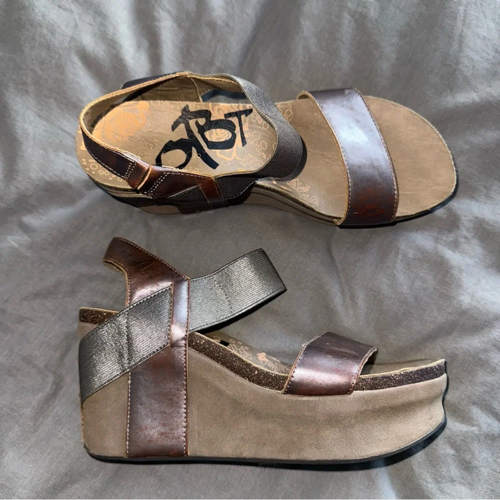OTBT Wedge Bushnell Sandals Leather Metallic Bronze 8.5